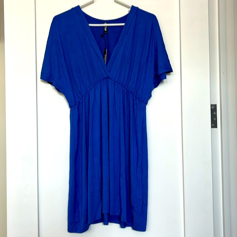 V-neck flowy summer dress